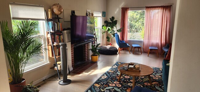 Foto del edificio - 4532 Reinhardt Dr