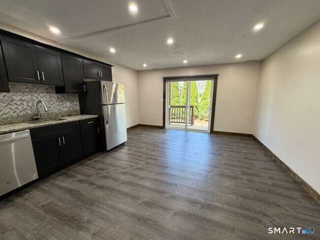 Foto del edificio - 35 Leslie Rd