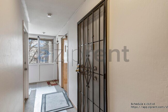 Foto del edificio - 321 Athol Ave