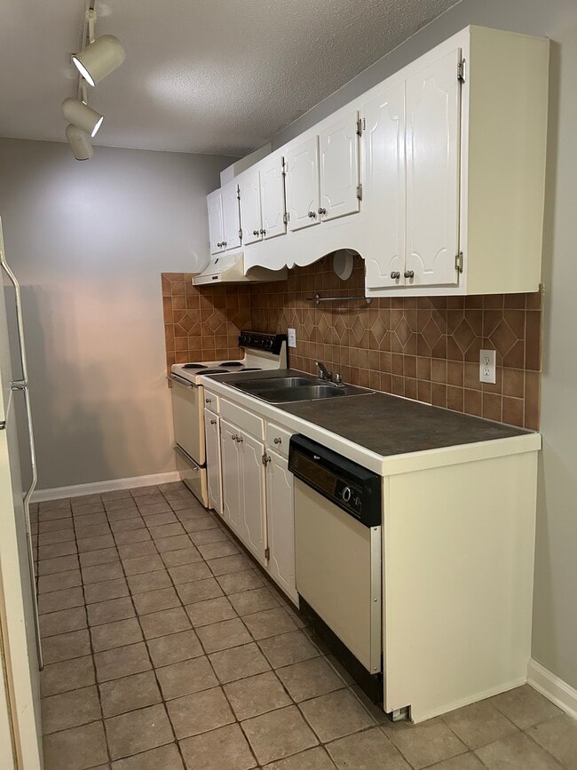 Kitchen and dining area have tile flooring - 208 Northpoint Ave Unit F