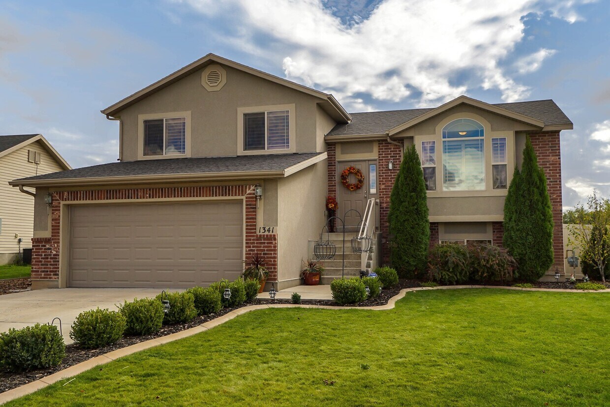 Foto principal - Beautiful 4 Bed, 3.5 Bath in Clinton - Was...