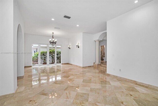 Building Photo - 1135 Asturia Ave
