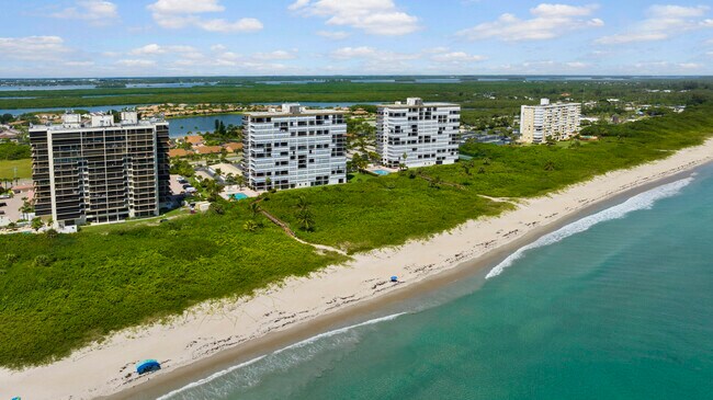Building Photo - 3120 N Hwy A1A