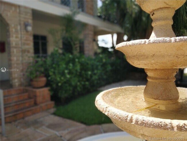 Building Photo - 2131 Calais Dr