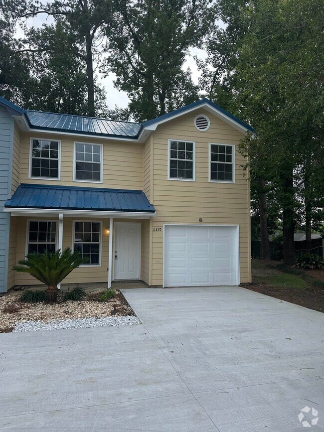 Building Photo - 2395 Claremont Ln