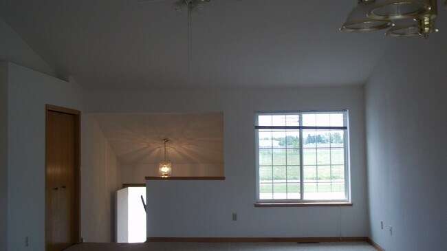Building Photo - 2904 N Wright Rd