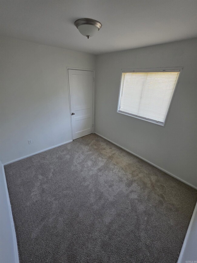 Building Photo - 4 N Meadowcliff Dr