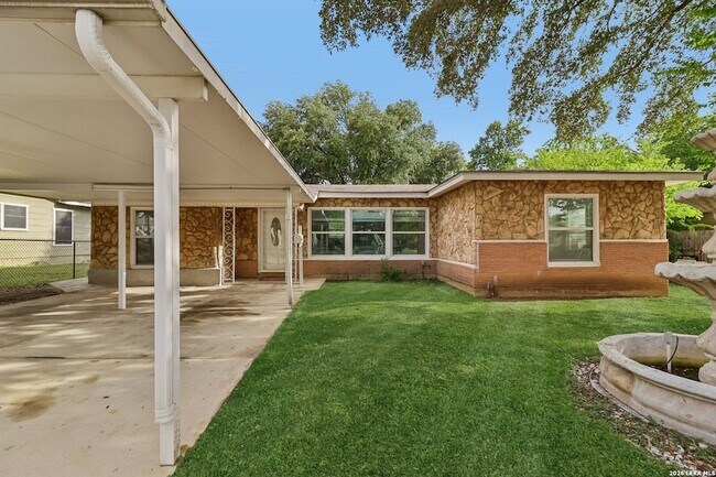Building Photo - 623 Weizmann St