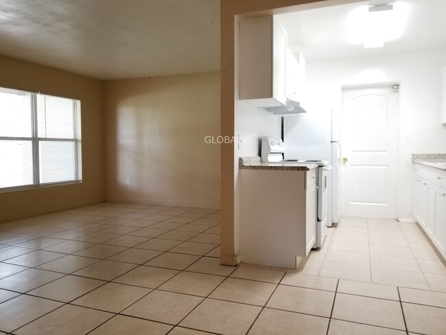 Building Photo - Charming 3-Bedroom Home with Spacious Back...