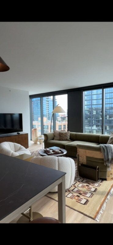 Foto del edificio - 214 N Racine Ave