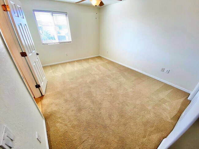 Building Photo - BEAUTIFUL 3 BEDROOM HOME WITH LOFT LOCATED...