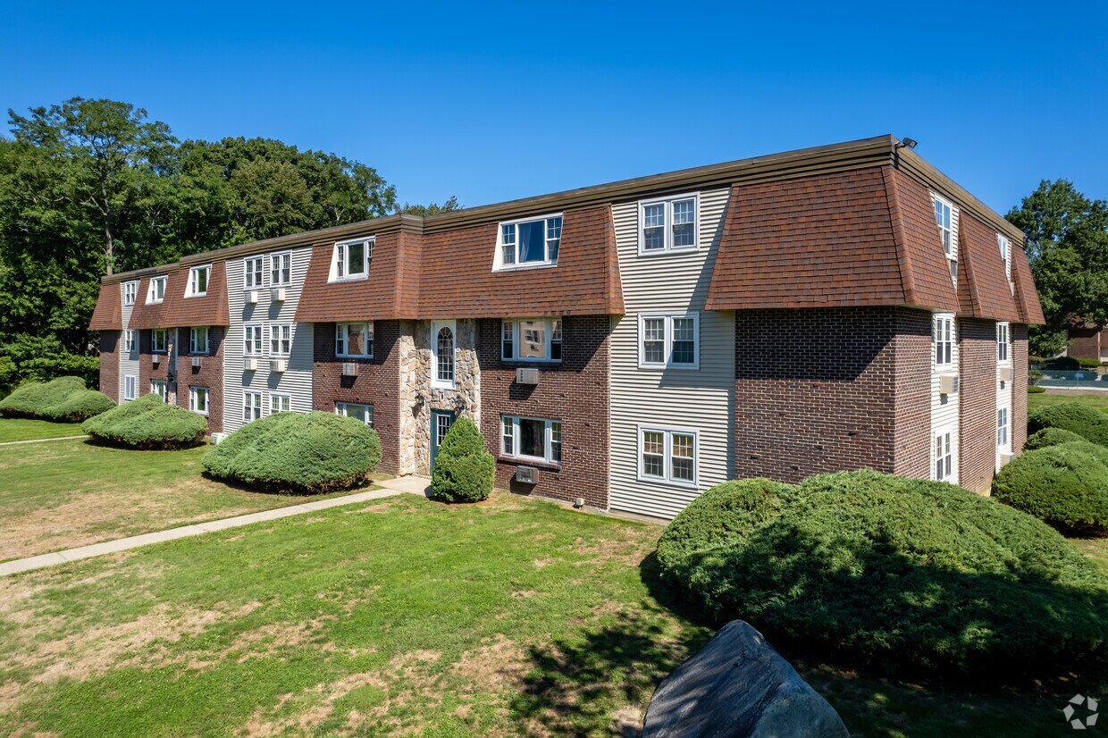 Kingswood Park Apartments in Bridgewater, MA