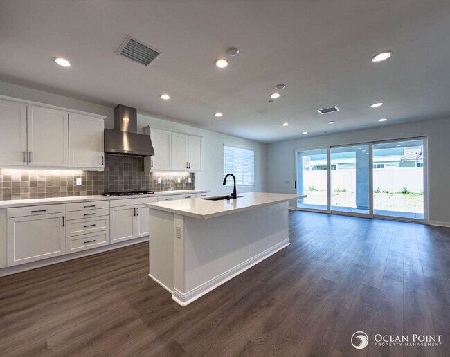 Foto del edificio - Newly Built 5 Bedroom Home for Rent in Fillmore!