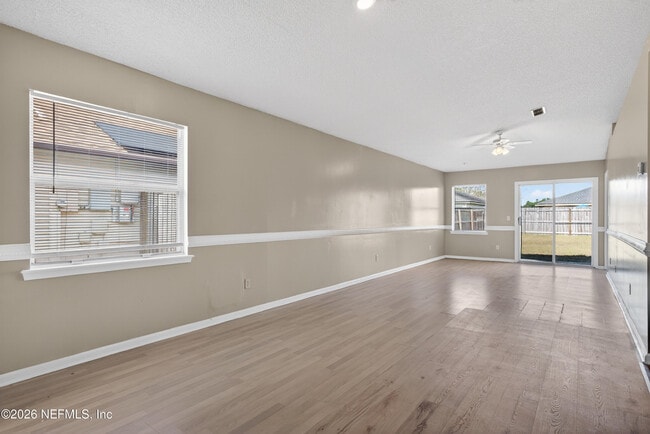 Foto del edificio - 8745 Buzz Ct