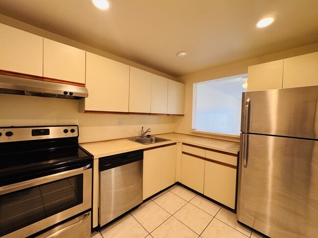 Building Photo - 8025 S Colony Cir
