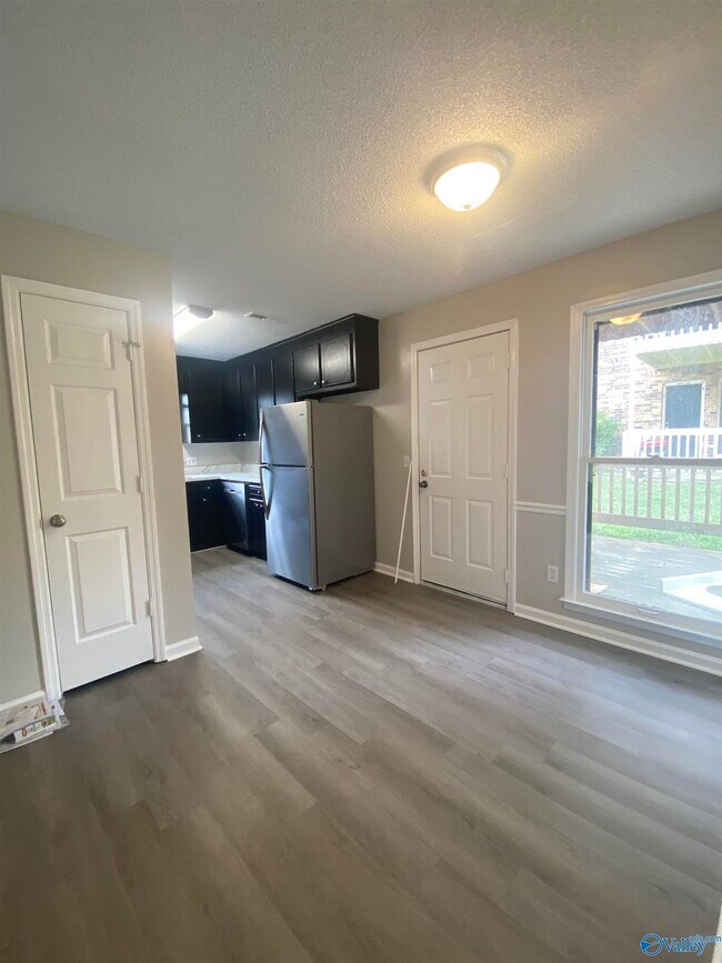 Building Photo - 4414 Bonnell Dr