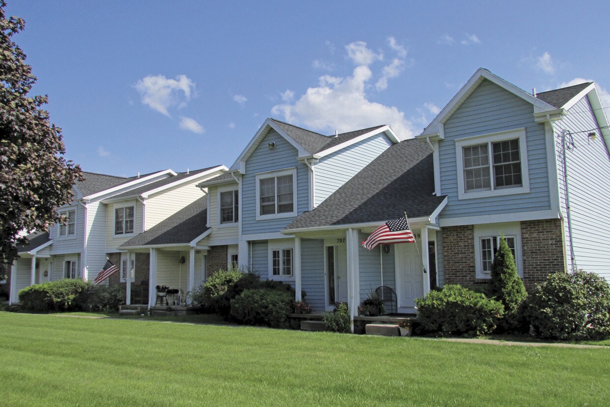 North Road Luxury Townhomes Apartments in Scottsville, NY