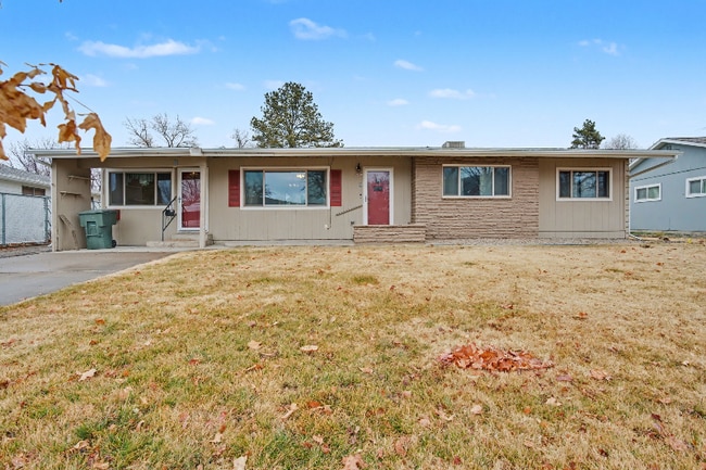 Photo - 450 Elm Ct House