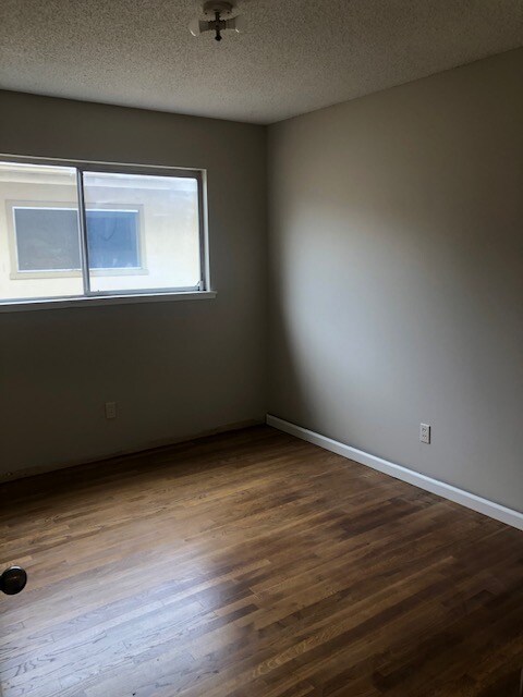 Building Photo - 807 Pearl Dr
