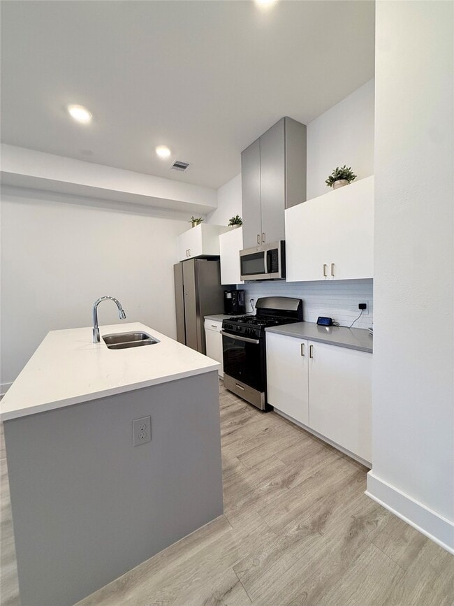 Building Photo - 9609 Habitat St