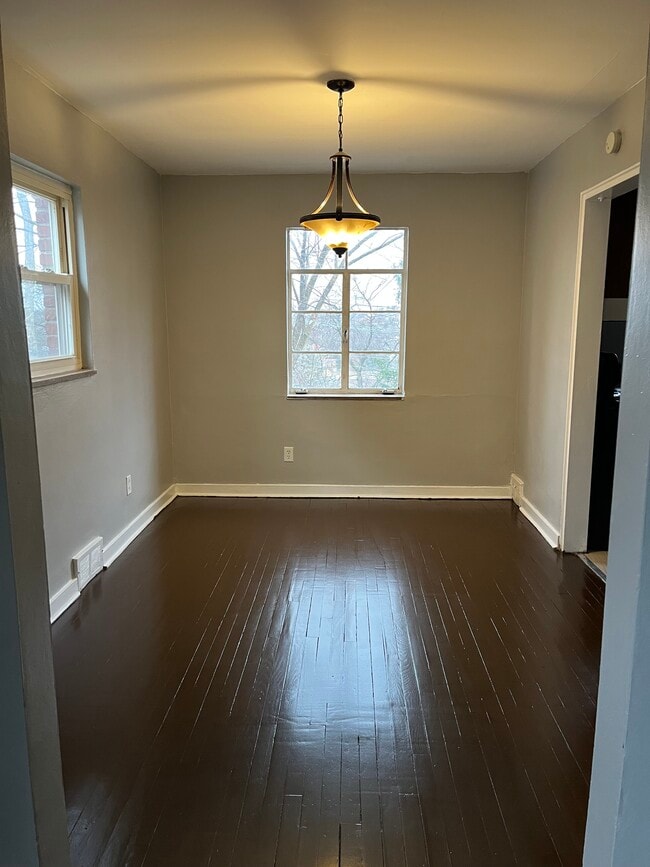 Building Photo - 1615 Parkline Dr