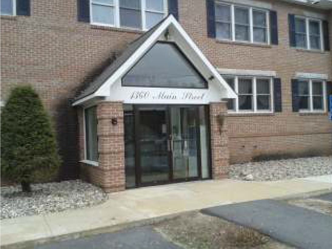Primary Photo - 1360 Main St