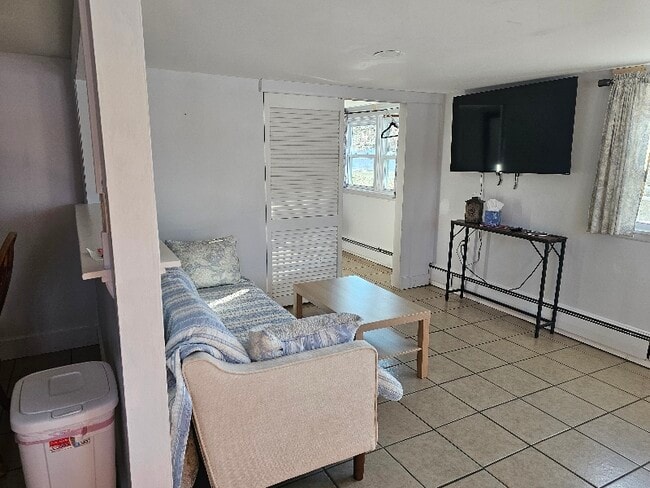 Building Photo - 5607 Cir Dr E