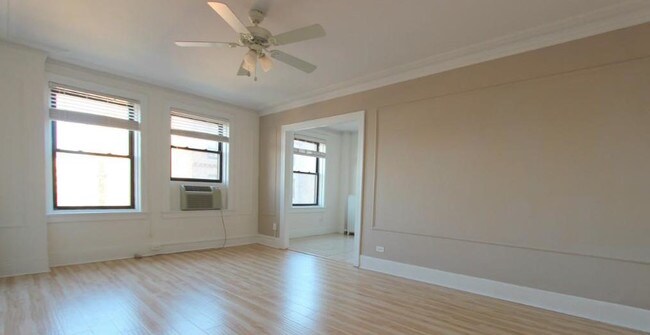 Building Photo - 2760 N Pine Grove Ave
