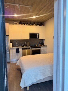 Foto del edificio - 2407 W Eastwood Ave