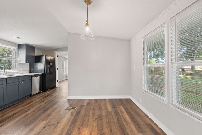 Foto del edificio - 3 bed 2 bath