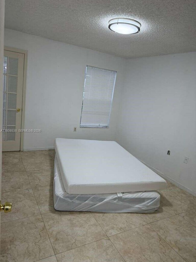 Foto del edificio - 1401 Village Blvd