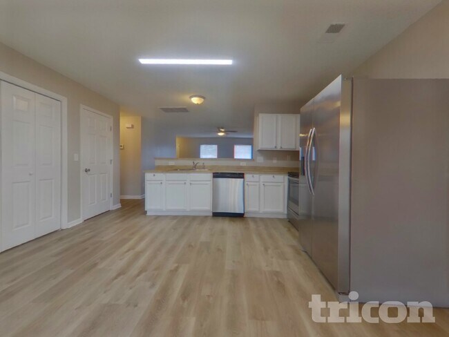 Foto del edificio - 558 Robins Egg Dr