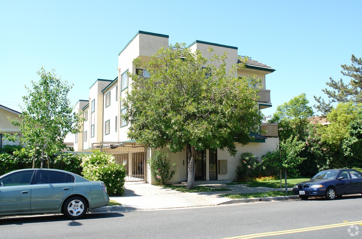Primary Photo - 540 W Wilson Ave