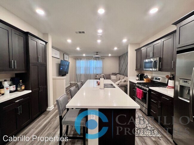 Foto del edificio - 3 br, 3.5 bath House - 1840 Mint Ter #3
