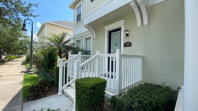 Frente - 408 Blue Bayou Ln