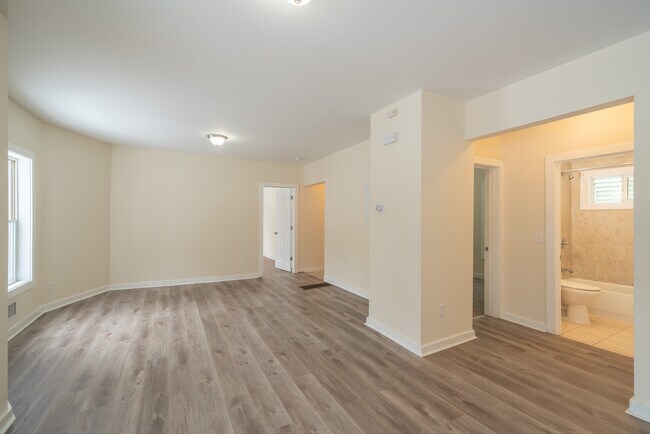 Foto del edificio - 671 Winchester Ave