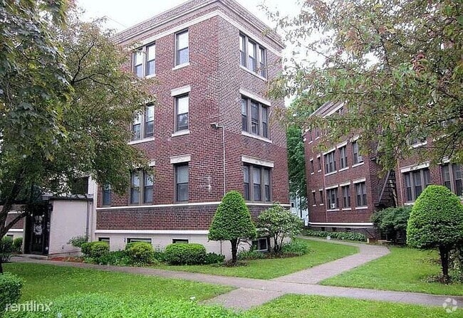 Building Photo - 81 Fellsway W