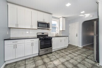 Building Photo - 373 N 10th St