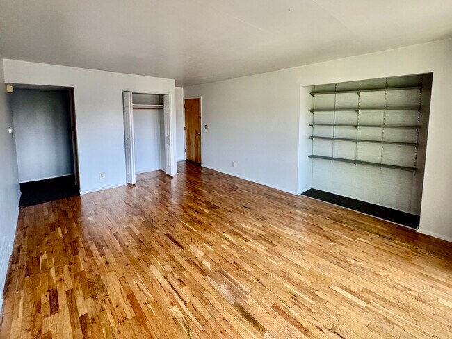 Foto del edificio - 728 Saint Charles St