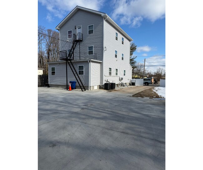 Foto del edificio - 6504 Armstrong Ave