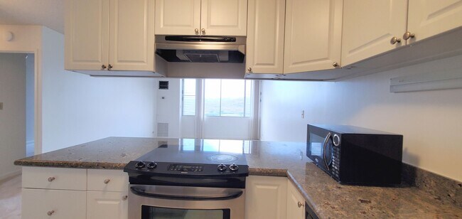 Building Photo - Harbour Ridge