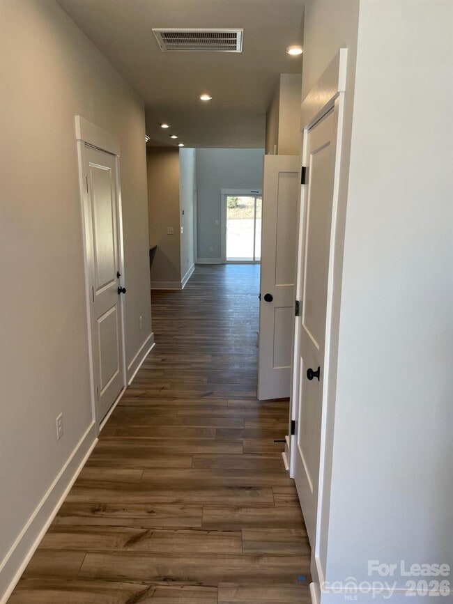 Building Photo - 9547 Munsing Dr