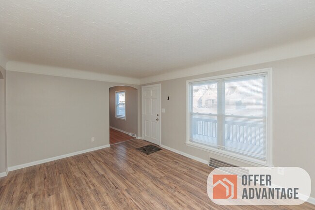 Building Photo - 2807 Grovewood Ave