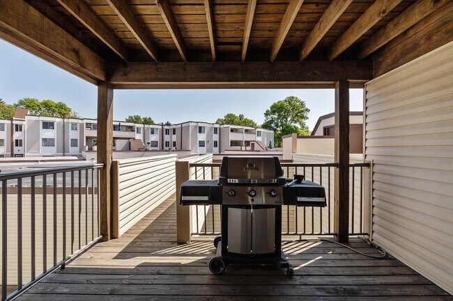 Foto del edificio - 10720 Rockford Rd