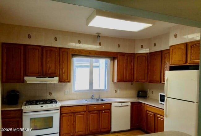 Building Photo - 95 Poplar Ave