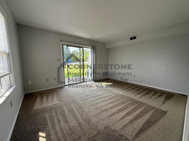Building Photo - 6502 Carefree Ln