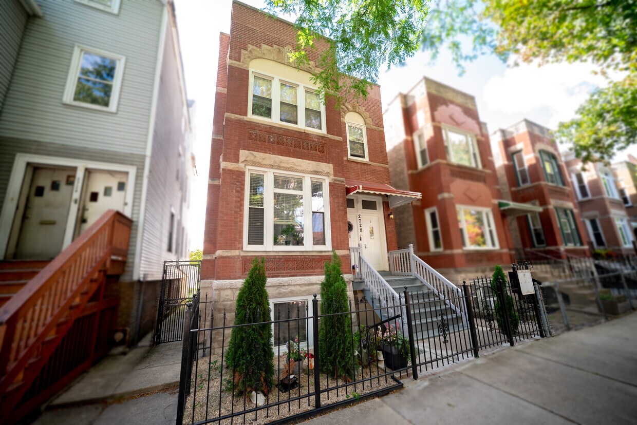 Foto principal - 2728 N Artesian Ave