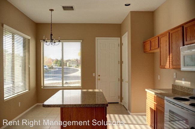 Building Photo - 3 br, 2 bath House - 5279 N. Willoughby Drive