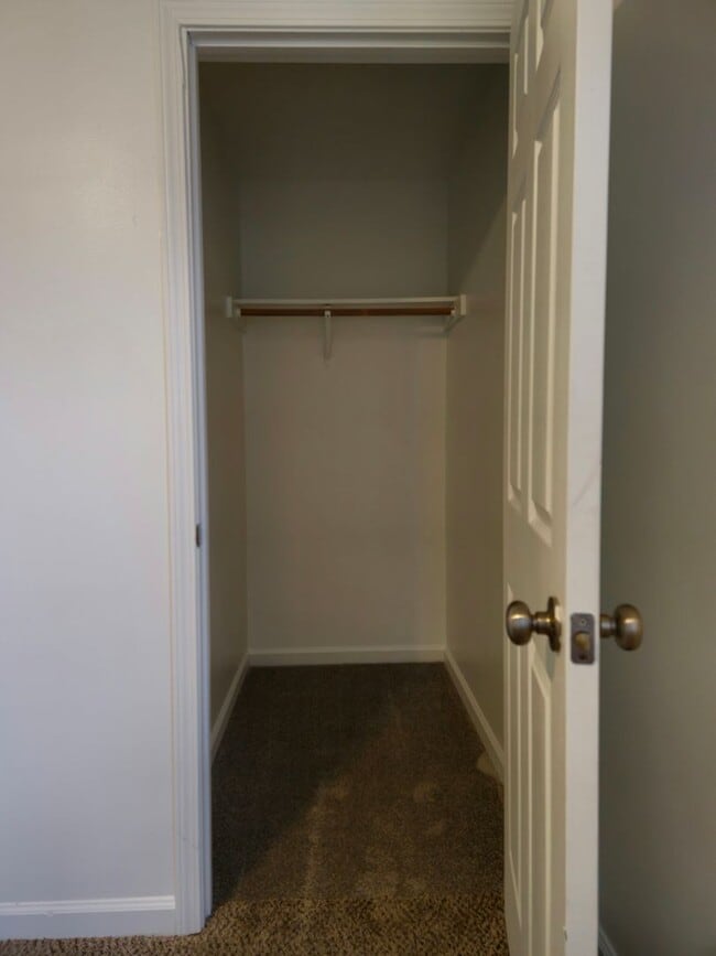 Foto del edificio - Gorgeous 4 bed 2 bath unit available soon!