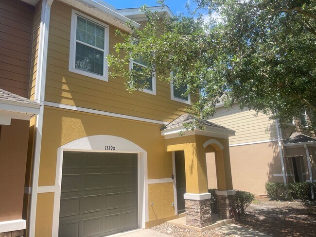 Foto del edificio - Enjoy Stylish Townhome Living in Vibrant B...